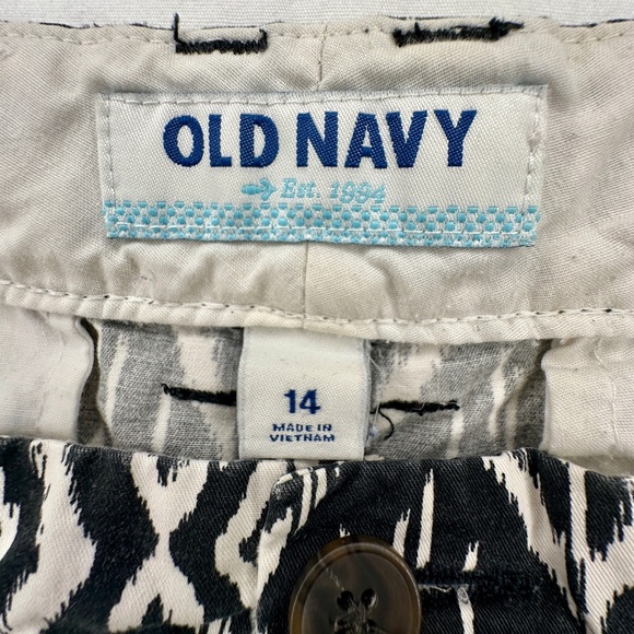Old Navy Geometric Print ~ Casual Chino Shorts ~ Boho Hippie Size 14 - Picture 3 of 5